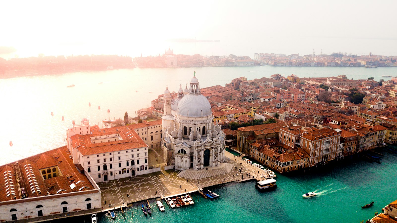 Venecia desde el aire con la Salute