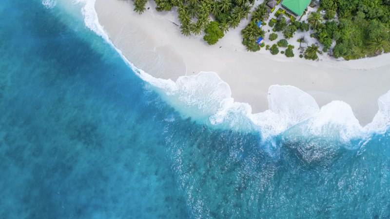 Aguas turquesa vistas desde el aire en Bacalar
