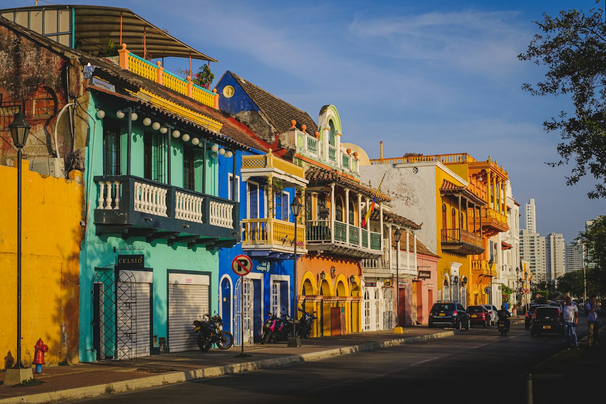Balcones coloniales de colores en Cartagena de Indias