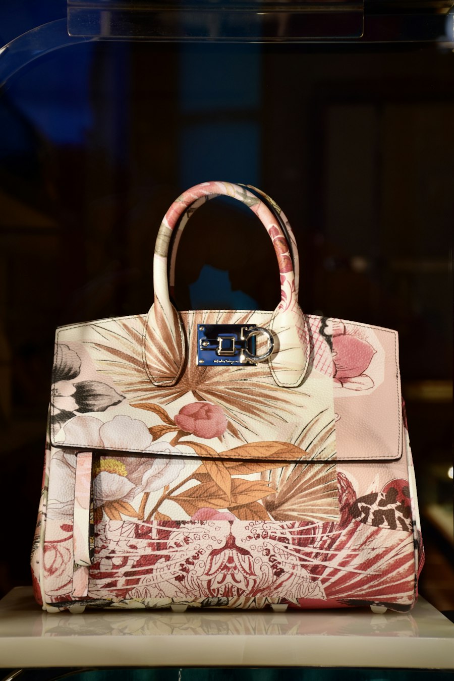 Bolsa empolvada con estampado floral