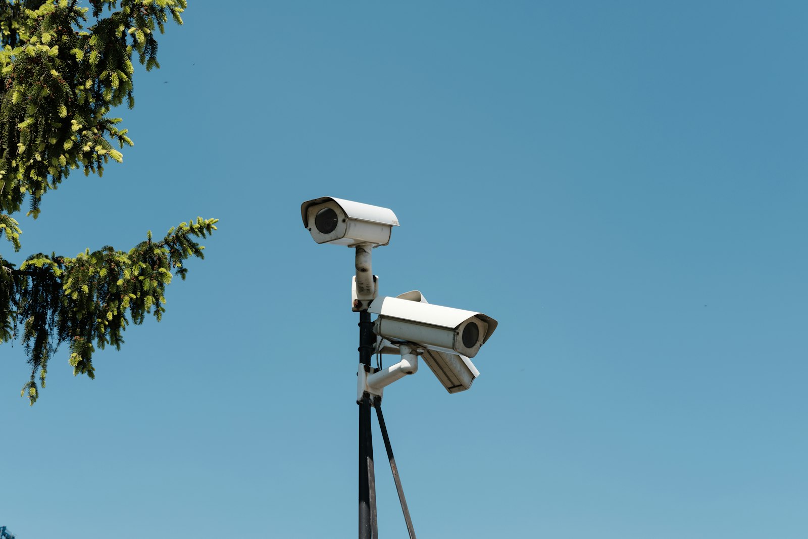 Cámaras CCTV exteriores en poste