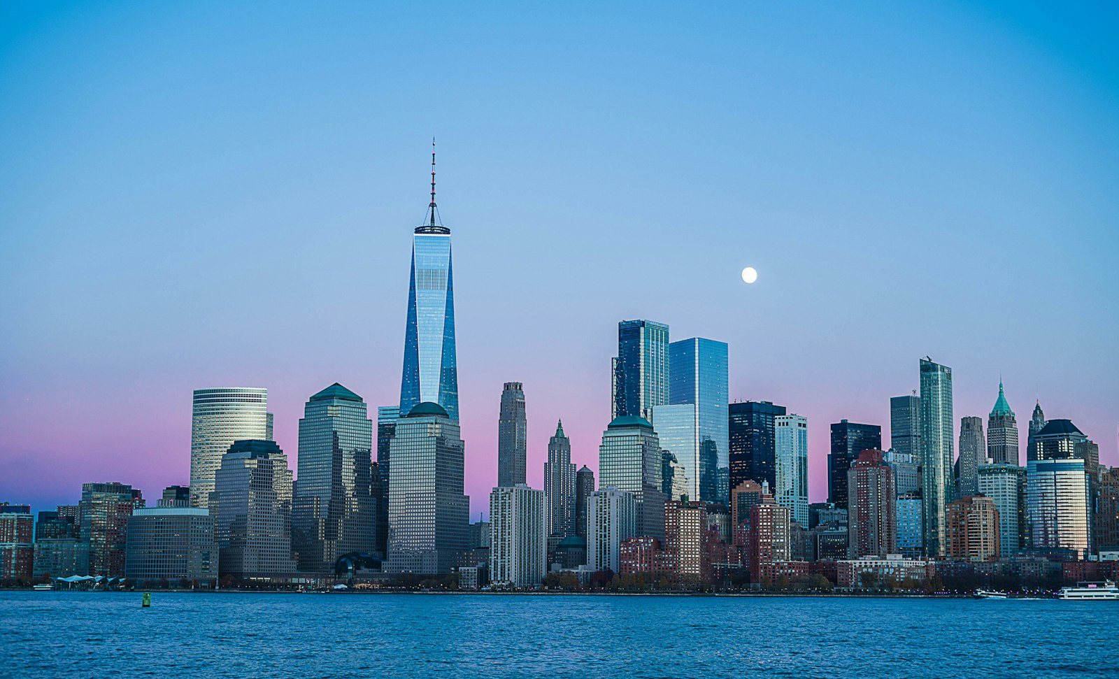 Skyline al anochecer en zona norte